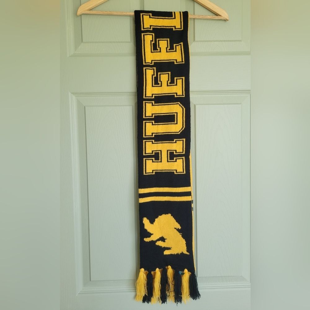 officially licensed Harry Potter Hufflepuff Reversible Knit Scarf OS